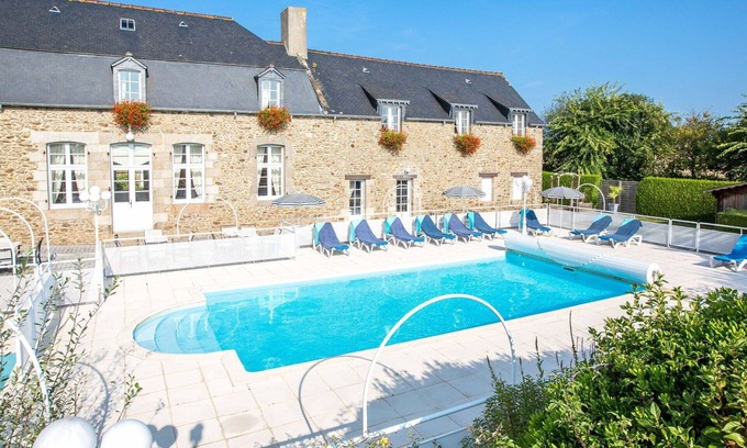 Saint-Jouan-des-Guerets Apartment | Beautiful apartment for 2 guests with WIFI, pool, TV and parking