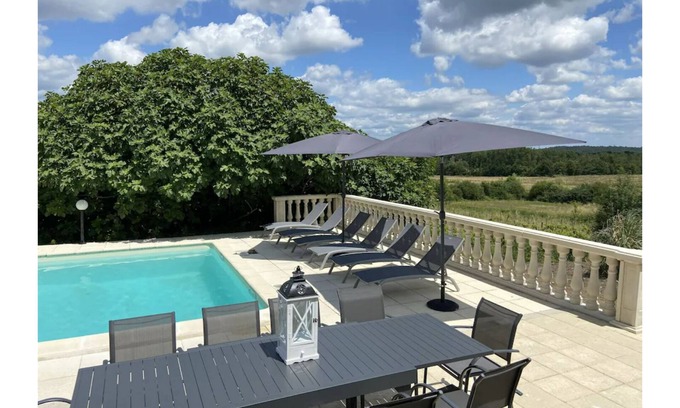 Villefranche-de-Lonchat House | Beautiful house with heated pool and stunning uninterrupted views