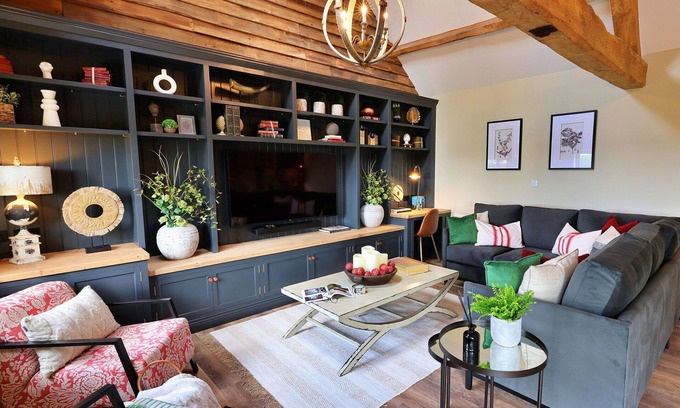 Walton House | Beautiful villa for 8 guests with WIFI, terrace, pets allowed and parking