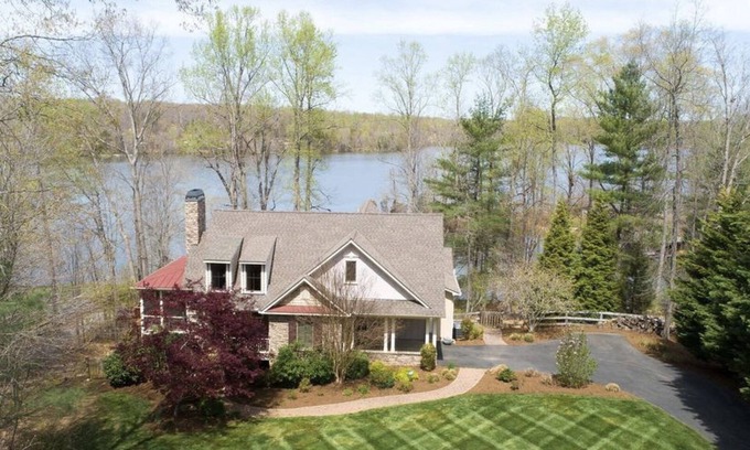 Livingston House | Beautiful waterfront lake house with private dock and State Park views