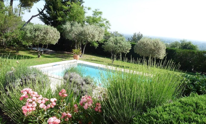 Chateauneuf-de-Gadagne House | Beautiful villa with swimming pool in Provence near Avignon & Luberon, magnificent view