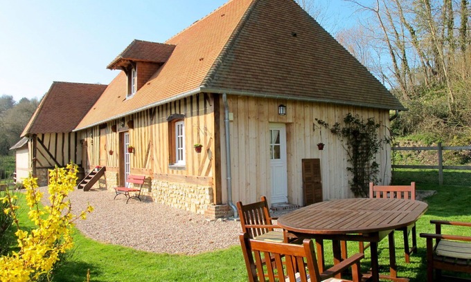 Courtonne-la-Meurdrac House | Beautiful private villa for 5 guests with WIFI, TV, pets allowed and parking