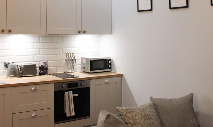 Royal Tunbridge Wells Cottage | Beautiful New Garden Cottage