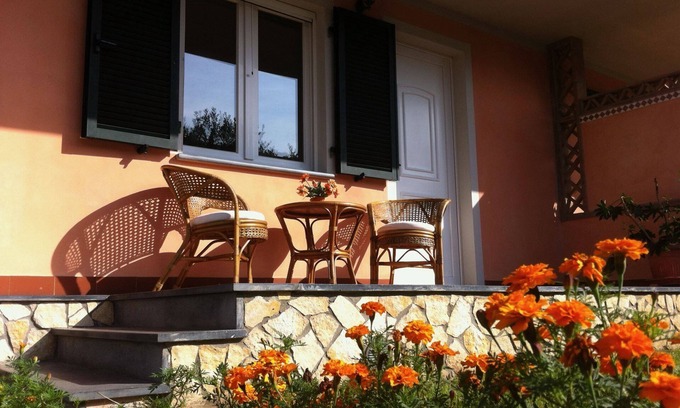 Cinquale Apartment | Beautiful, well-cared-for villa, semi detached, on two floors for 6 persons, terrace for meals outsi