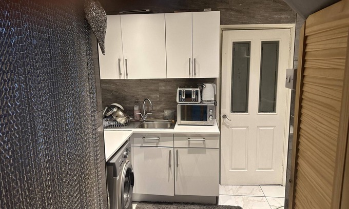 Bradford House | Beautiful 1-bed House in Bradford