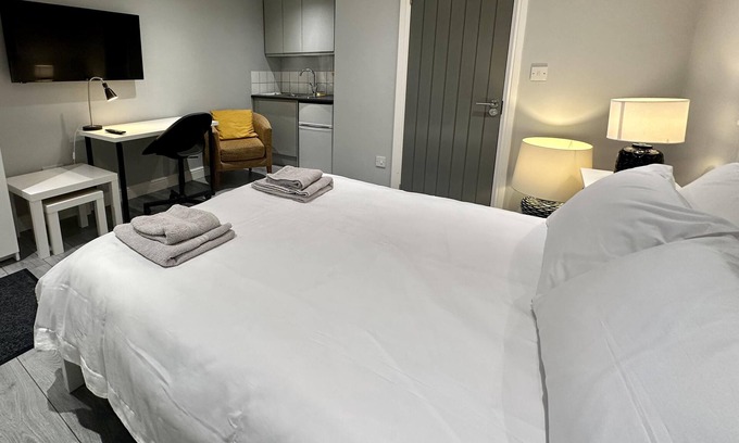 Luton Apartment | Beautiful 1-bed Modern Luxury Apartment in Luton