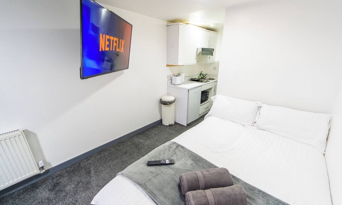 Birmingham Apartment | Beautiful 1-bed Studio in Birmingham