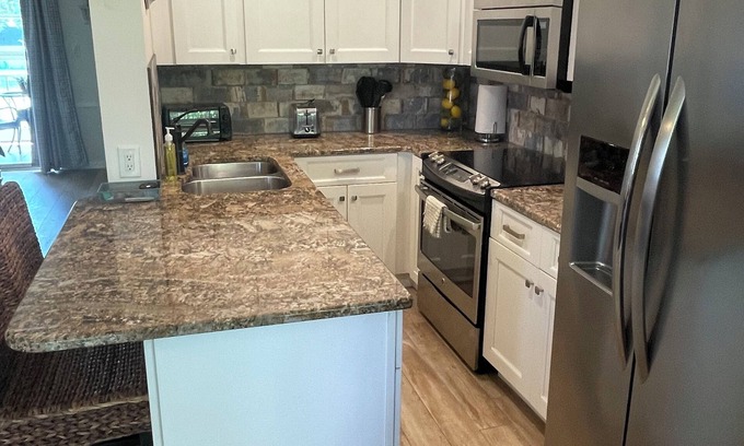 South Bradenton Condo | Beautiful 1 Bedroom Condo Fully Remodeled. Email For Details