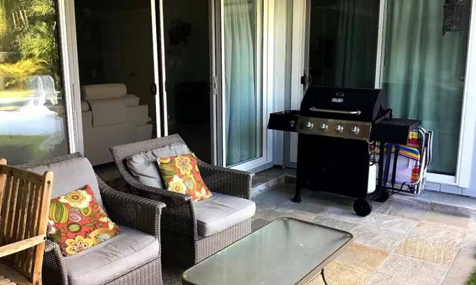 Kailua House | Beautiful 1-bedroom house in charming Kailua with AC, WiFi and private pool