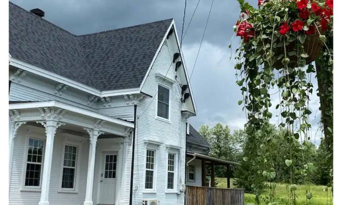 Stanstead Township Apartment | Beautiful 100 year old fully renovated A/C
