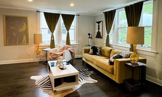 West End House | Beautiful 1920s restoration home in Atlanta - King Suite and private parking
