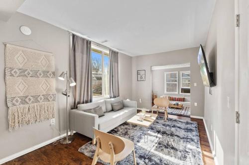 Near Northside Apartment | Beautiful 1Bedroom Apt - with Spacious Living Room