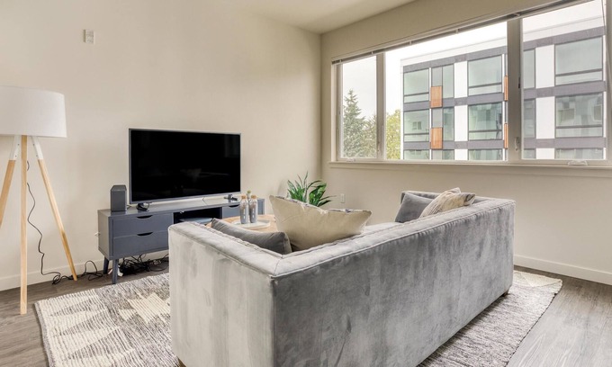 Downtown Apartment | Beautiful 1BR in Redmond w/ Gym 1mi to Dtwn