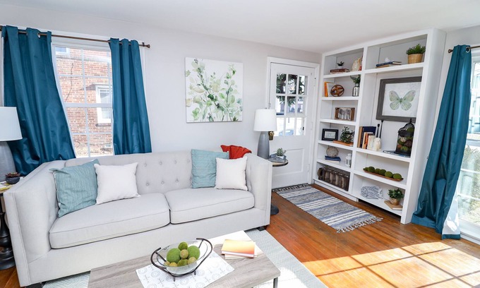 Cuyahoga Falls House | Beautiful 2 Bd Ideal for Travel Professionals!