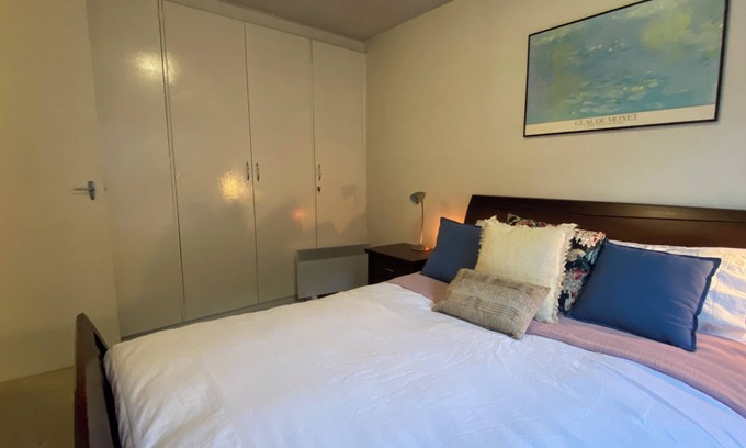 Middle Park Apartment | Beautiful 2-bed Unit in St Kilda West w/Parking