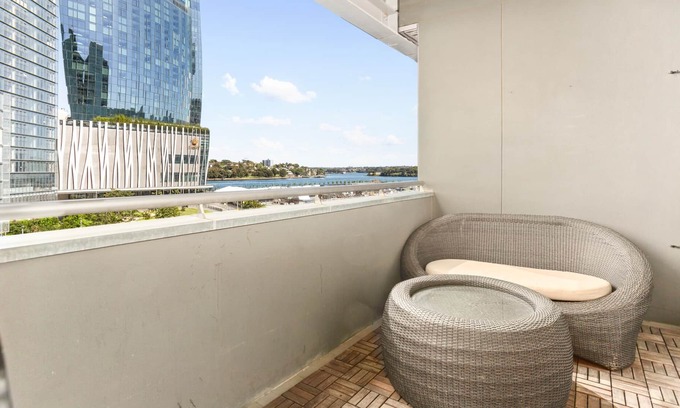 Millers Point Apartment | Beautiful 2-Bed Apartment with views of Barangaroo