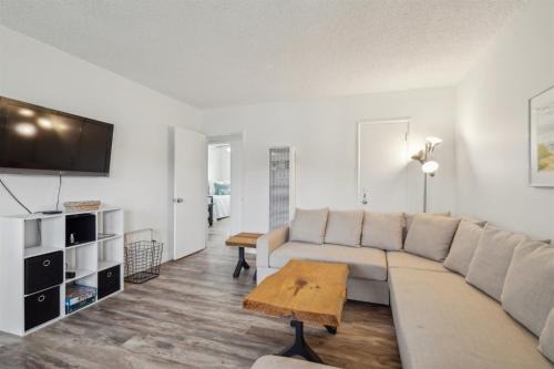 Carpinteria Apartment | Beautiful 2 Bed Beach Condo #203