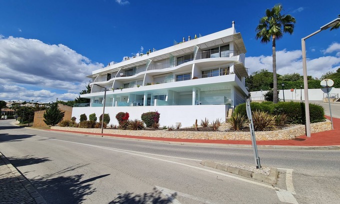 Vale do Garrao Apartment | Beautiful 2 bed duplex apartment with breathtaking sea view, 5min walk to beach!