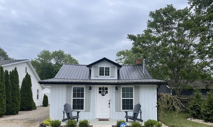 Buckeye Lake House | Beautiful 2-bedroom lake house w/ hot tub - 5 min walk to the lake!