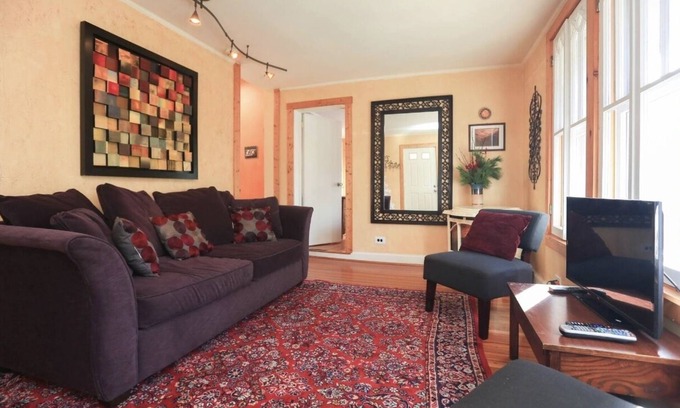 Kenilworth House | Beautiful 2 bedroom, 1 1/2 bath minutes to hospital and downtown