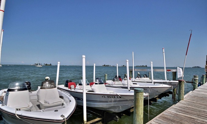 Sebastian Condo | Beautiful 2 bedroom-1 bath on the River available 12/8/2023-12/15/2023