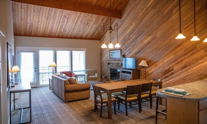 Bend Resort | Beautiful 2 Bedroom, 2 bath Condo at the Seventh Mountain Resort.