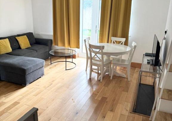 St. Mark's Apartment | Beautiful 2 bedroom garden flat w/free parking