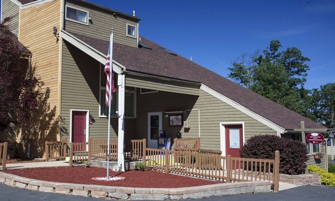 Tafton Apartment | Beautiful 2 bedroom unit at resort, sleeps 6