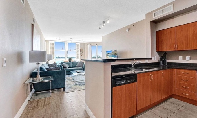 East Ocean Ave Condo | Beautiful 2 Br. Condo (100897) by Houzlet