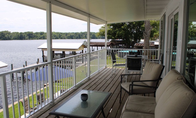 Welaka House | Beautiful 2 Story Home, w/Lift to 2nd Floor Balcony, on St Johns River Sleeps 10