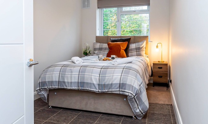 Purley Apartment | Beautiful 2bed Apartment with Parking in Purley