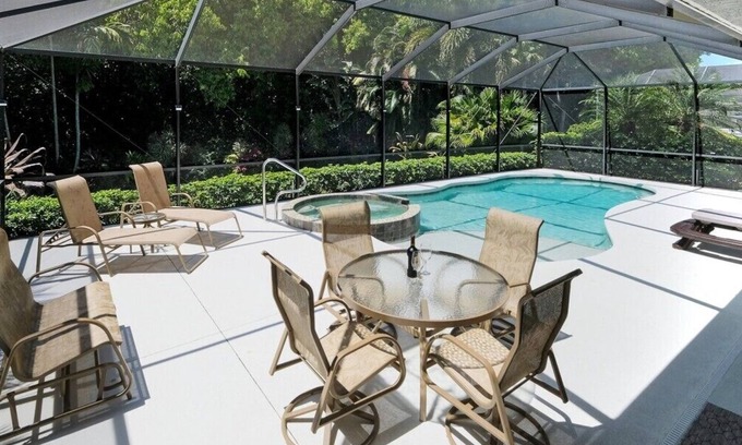 River District House | BEAUTIFUL 3 Bed/2 Bath Home in RiverPoint w/Heated Pool, FREE WiFi, 2 miles.