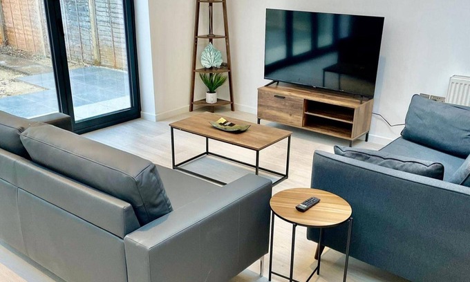 Cambridge Apartment | Beautiful 3 bed Apartment in Cambridge - Sleeps 7