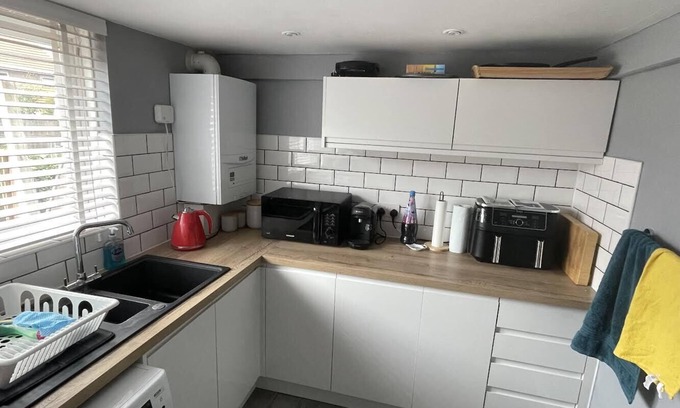 Gooshays House | Beautiful 3-bed House in Romford