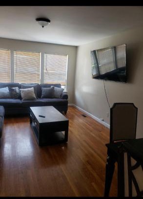 Newark Apartment | Beautiful 3 Bed Vacation home