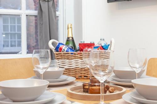 St. Johns Wood Apartment | Beautiful 3 Bedroom Flat In Scott Ellis Gardens