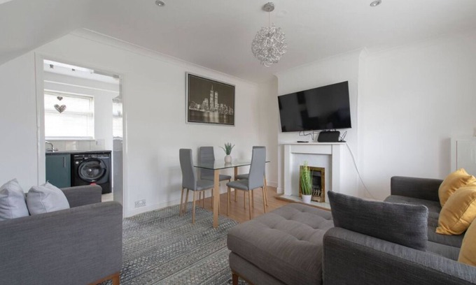 Strood House | Beautiful 3 Bedroom House in Rochester