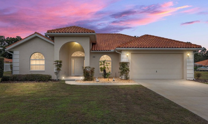 Inverness House | Beautiful 3-bedroom house with pool - close to bike trail!