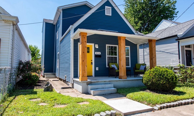 Shelby Park House | BEAUTIFUL 3 BEDROOM SHELBY PARK HOME *FREE ONSITE PARKING*