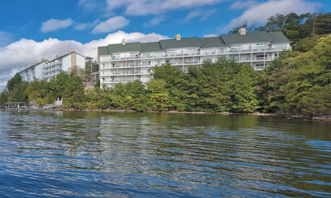 Osage Beach Resort | BEAUTIFUL 3 BEDROOM UNIT ON THE LAKE