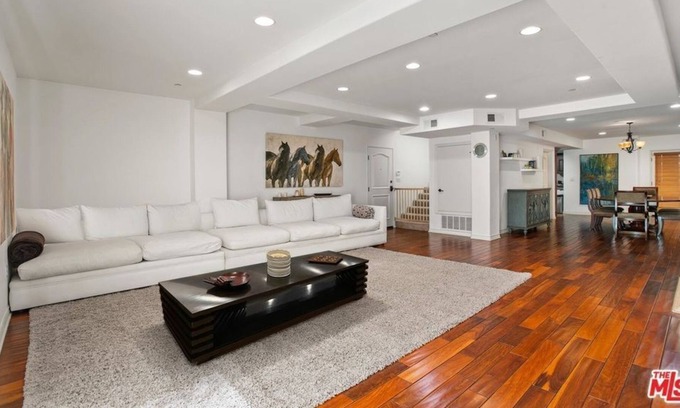 West Hollywood Condo | Beautiful 3 Br. Condo L-(74376) by Houzlet