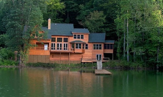 Robbinsville House | Beautiful 3+BR Lakefront Home on Lake Santeetlah - Sleeps 10