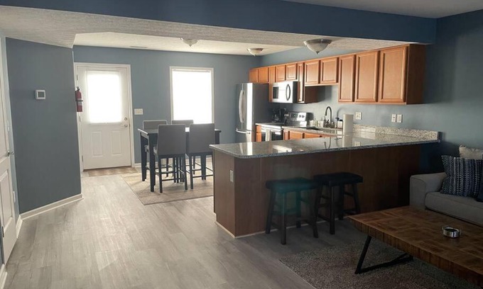 Bloomington Apartment | Beautiful 3 BR Townhome - Recently Updated!