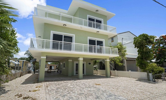 Sexton Cove Estates House | Beautiful 3 story home with roof top patio amazing sunsets!