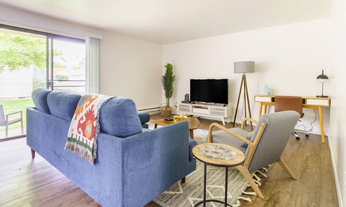 Sherwood - Tualatin South Apartment | Beautiful 3BR Apartment in Tualatin + Pets OK