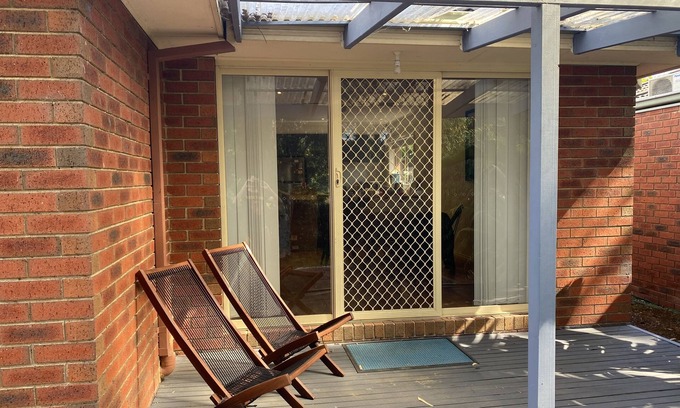 Bayswater House | Beautiful 3BR home in Great Bayswater Location.