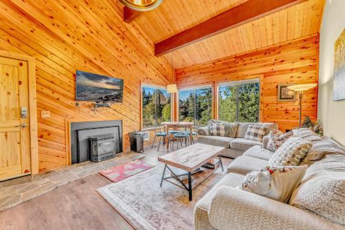 Truckee House | Beautiful 3BR Ski-in,Ski-out Donner Condo