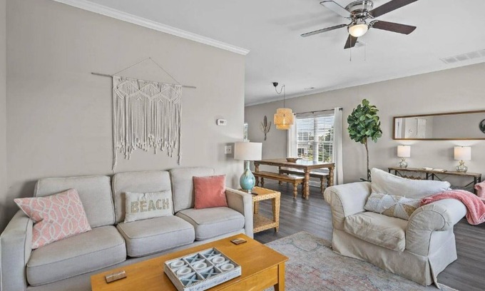 Hampstead House | Beautiful 3BR Townhome in Hampstead with marina access; boats welcome!