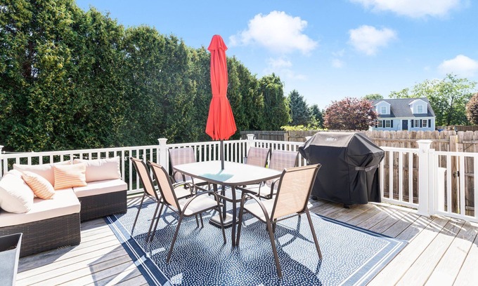 Newport East House | Beautiful 3BR updated home near Newport
