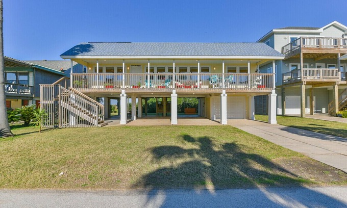 Bermuda Beach House | Beautiful 3rd row roomy Beach home with views, perfect for families and friends.